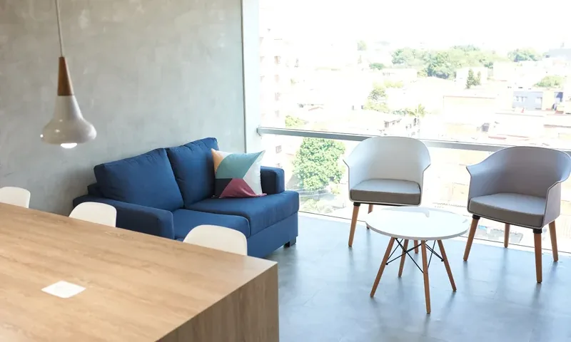 Sala de espera del consultorio de Casa de Sonrisas en Laureles